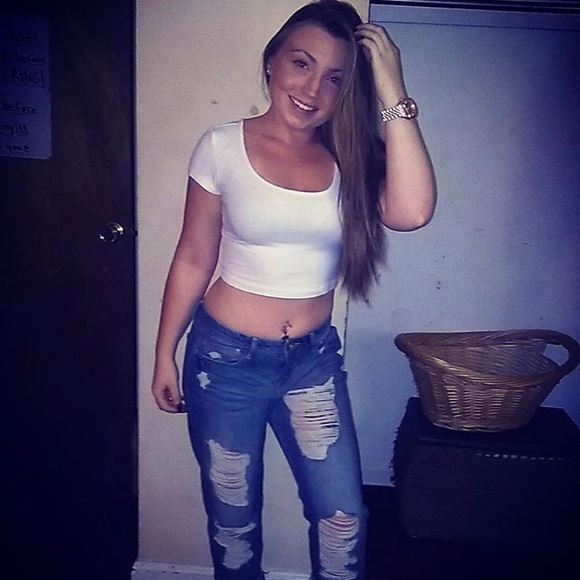 Meet your Posher, Taylor aka sister t - Picture 3 of 5